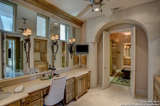 9 Luxurious Closets In San Antonio Fit For Royalty